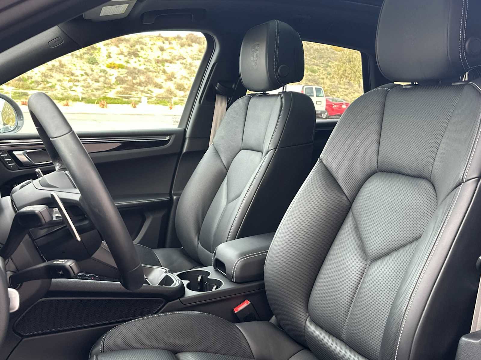 Used 2025 Porsche Macan Turbo image 5