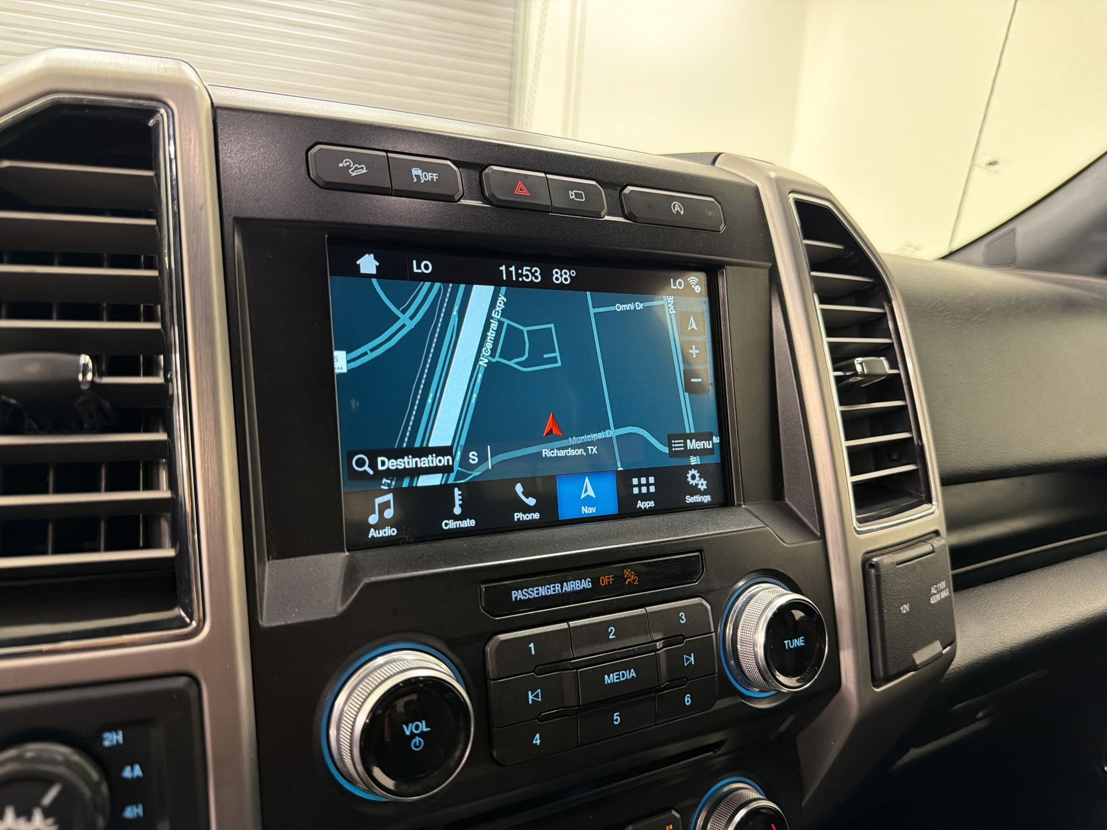 Used 2018 Ford F150 Platinum w/ Equipment Group 701A Luxury AWD/4WD image 26