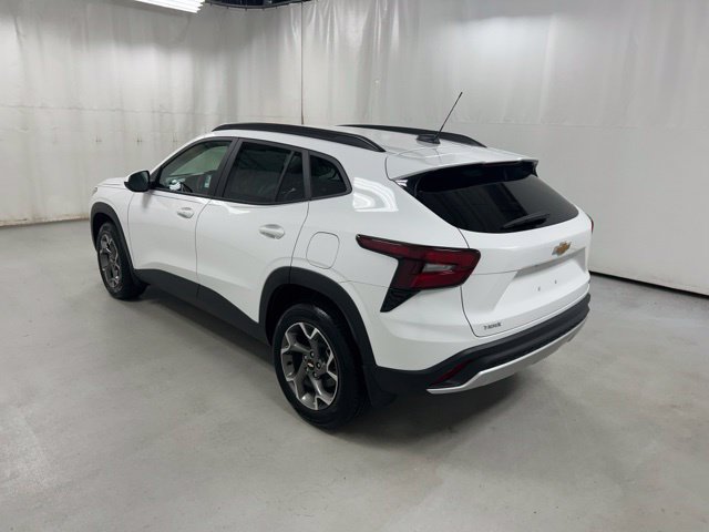 Used 2025 Chevrolet Trax LT w/ LT Convenience Package FWD image 7