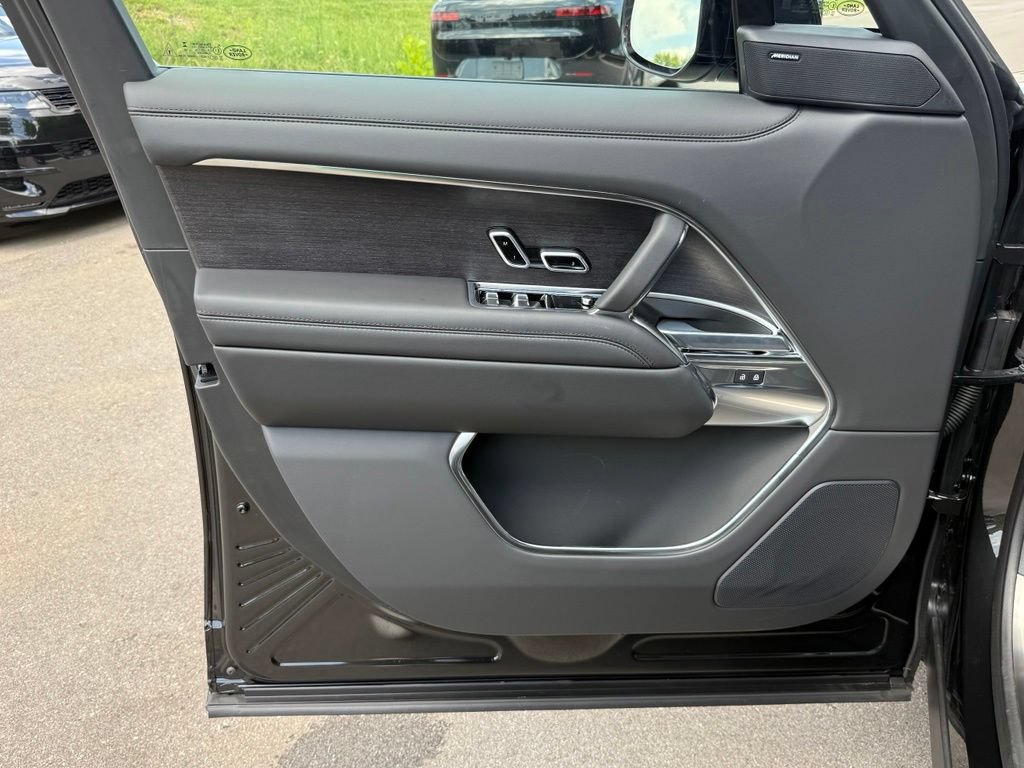 New 2026 Land Rover Range Rover SE AWD/4WD image 13