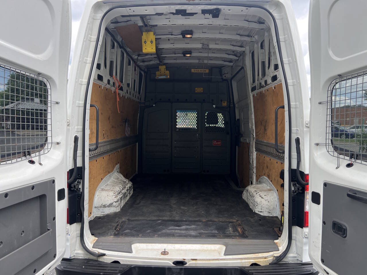 Used 2017 Nissan NV 2500 SV w/ Technology Package RWD image 17