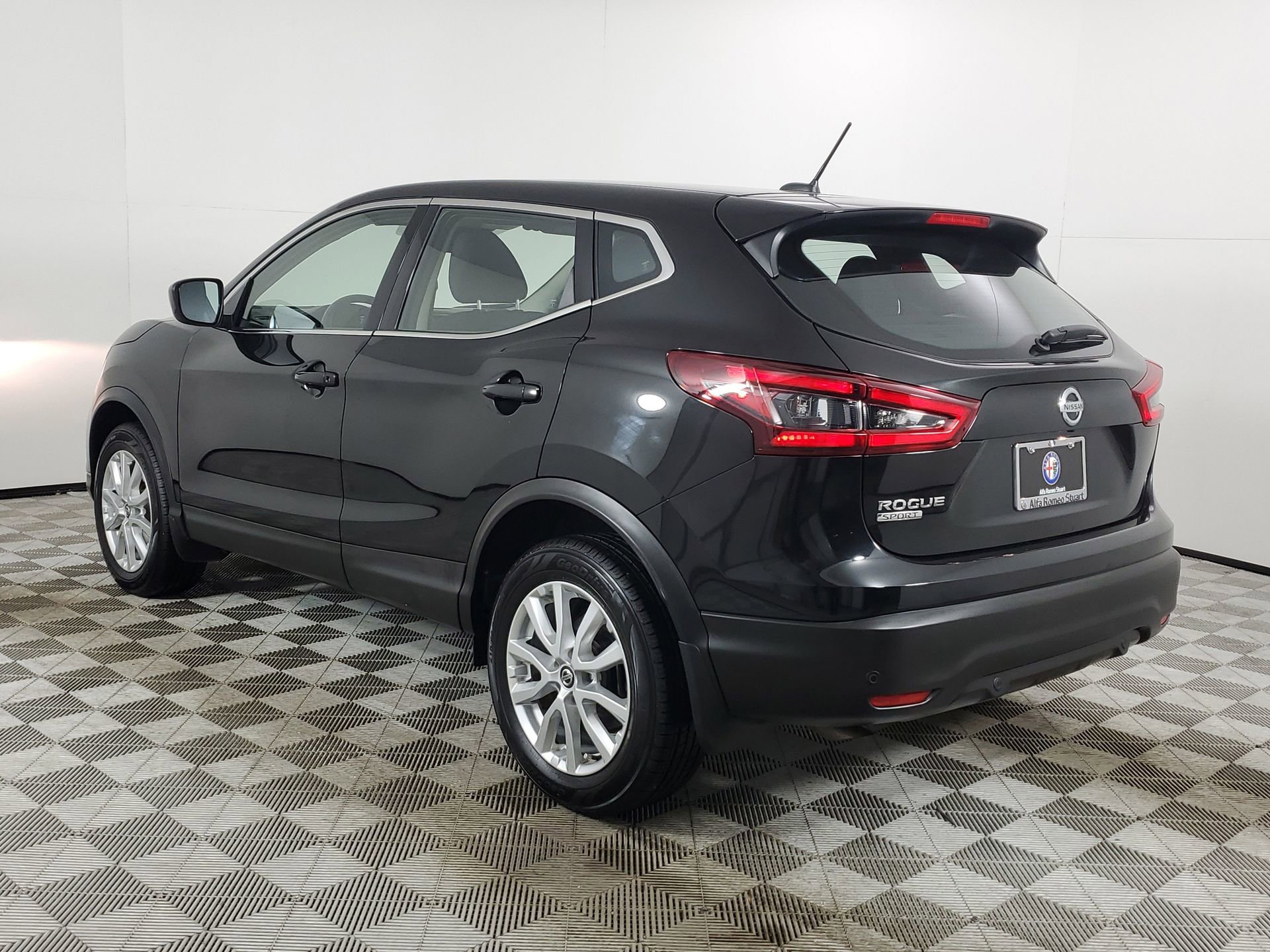 Used 2020 Nissan Rogue Sport S w/ Appearance Package image 8