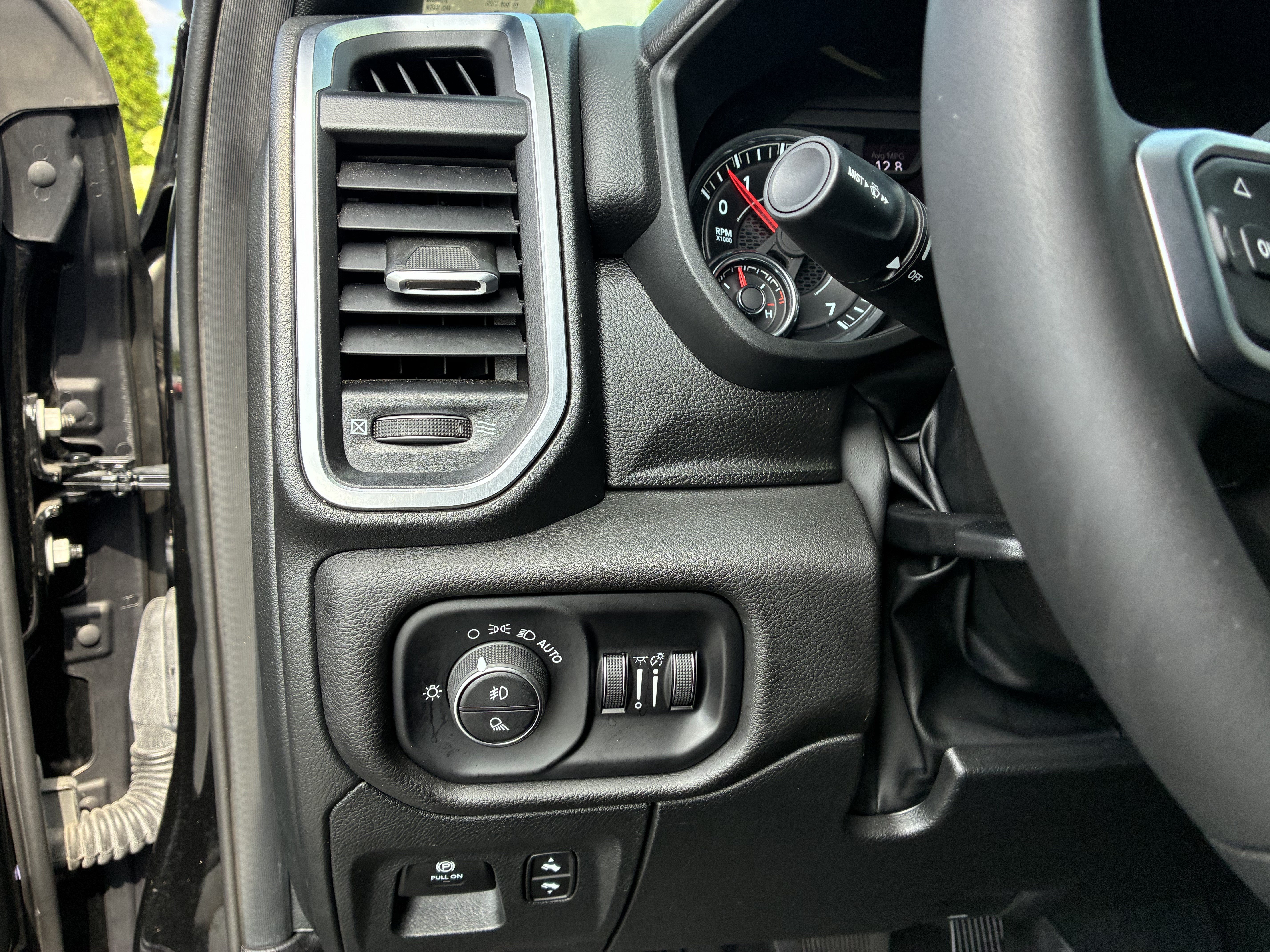 Used 2025 RAM 1500 Big Horn AWD/4WD image 28