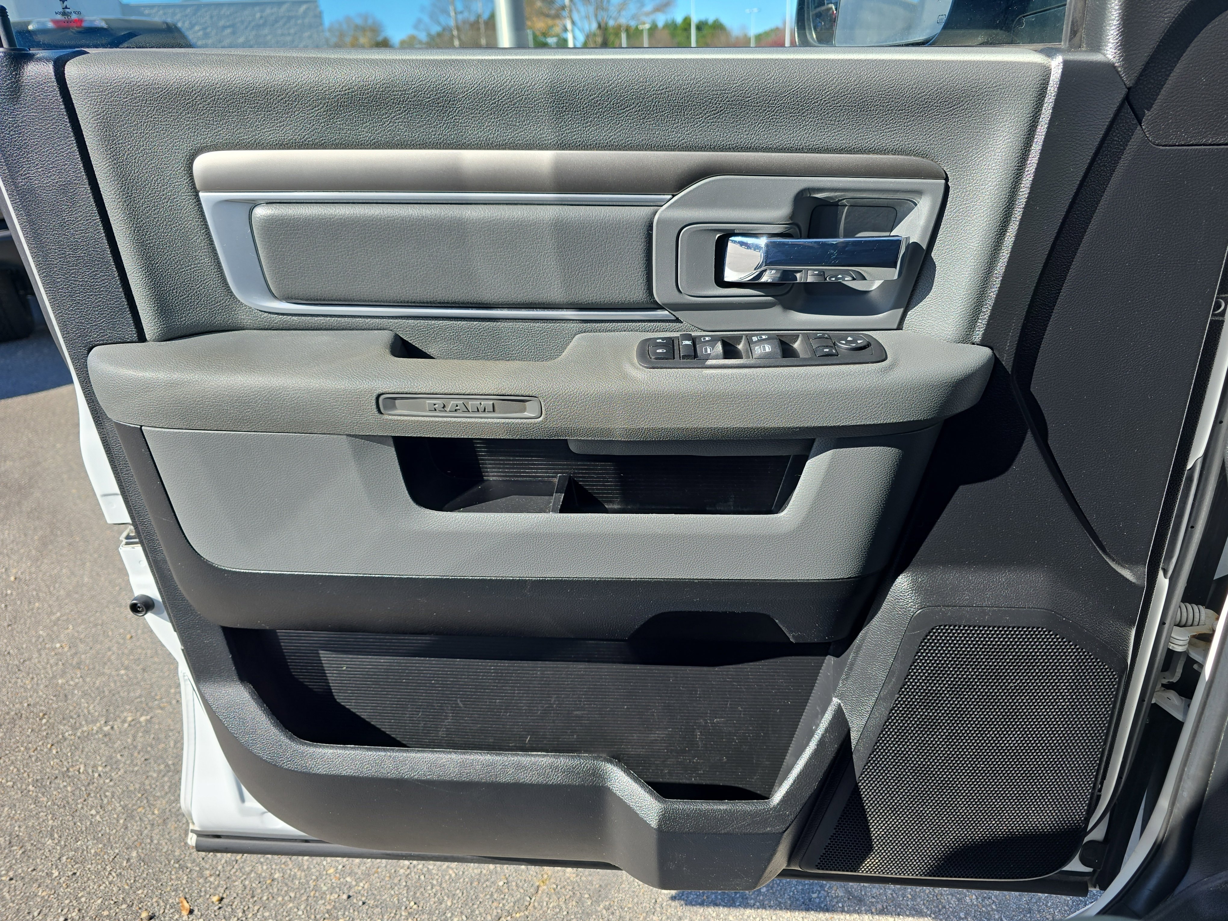 Used 2014 RAM 1500 Outdoorsman image 27