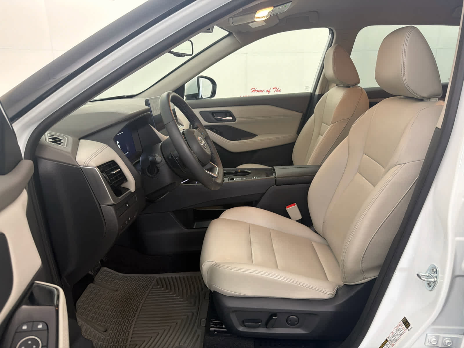 Used 2024 Nissan Rogue SL image 14