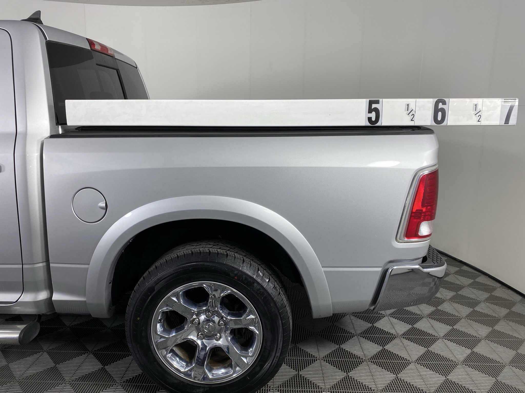 Used 2018 RAM 1500 Laramie w/ Convenience Group AWD/4WD image 10