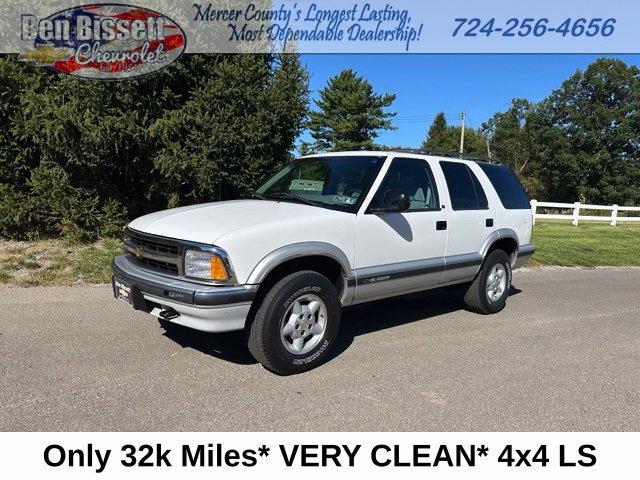 Used 1996 Chevrolet Blazer 4WD 4-Door image 1