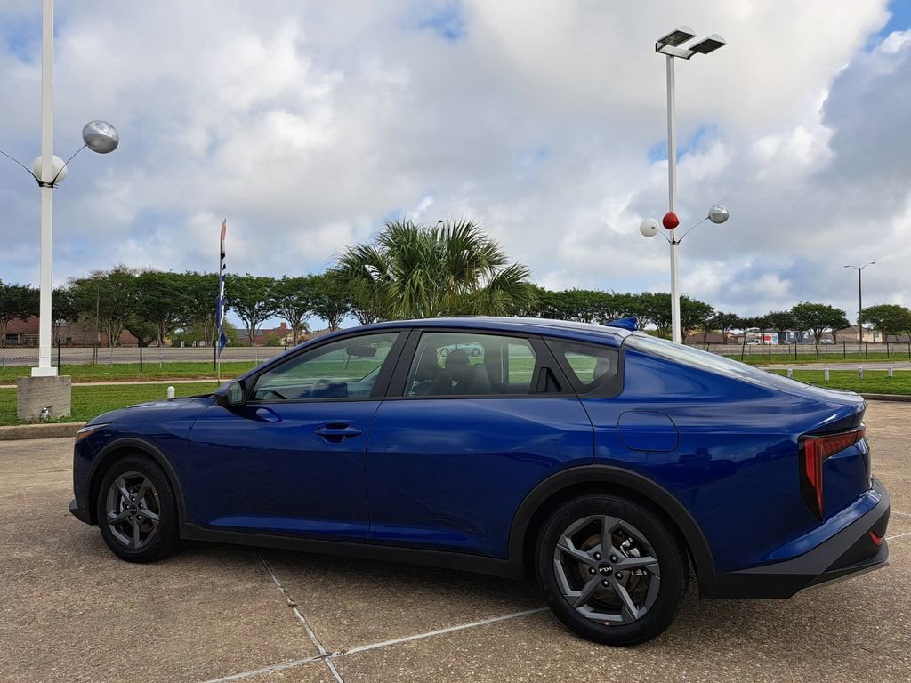 Used 2025 Kia K4 LXS image 6