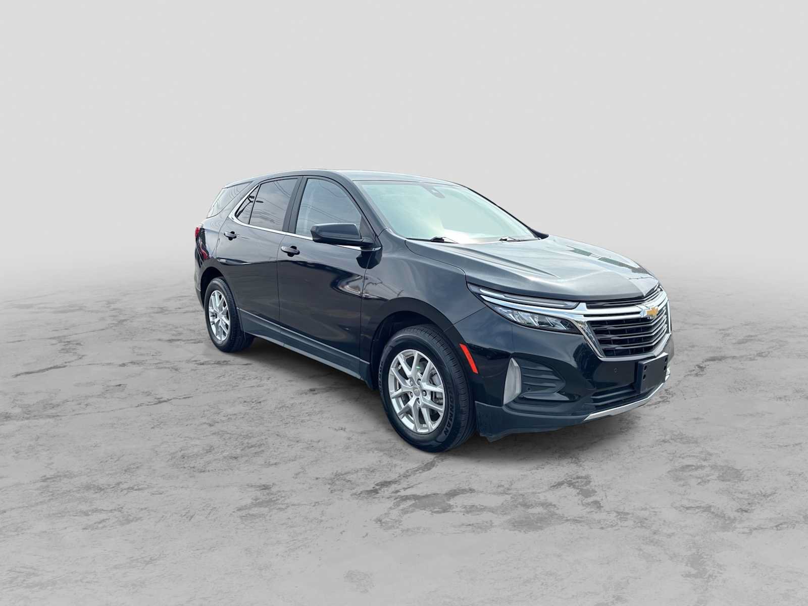 Used 2024 Chevrolet Equinox LT AWD/4WD image 2