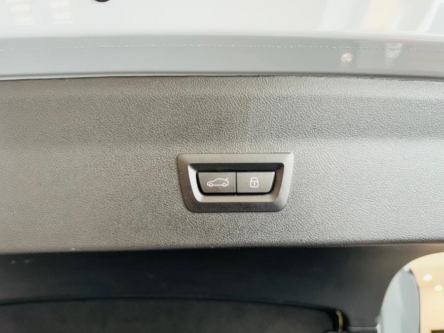 Used 2025 BMW X4 xDrive30i image 9