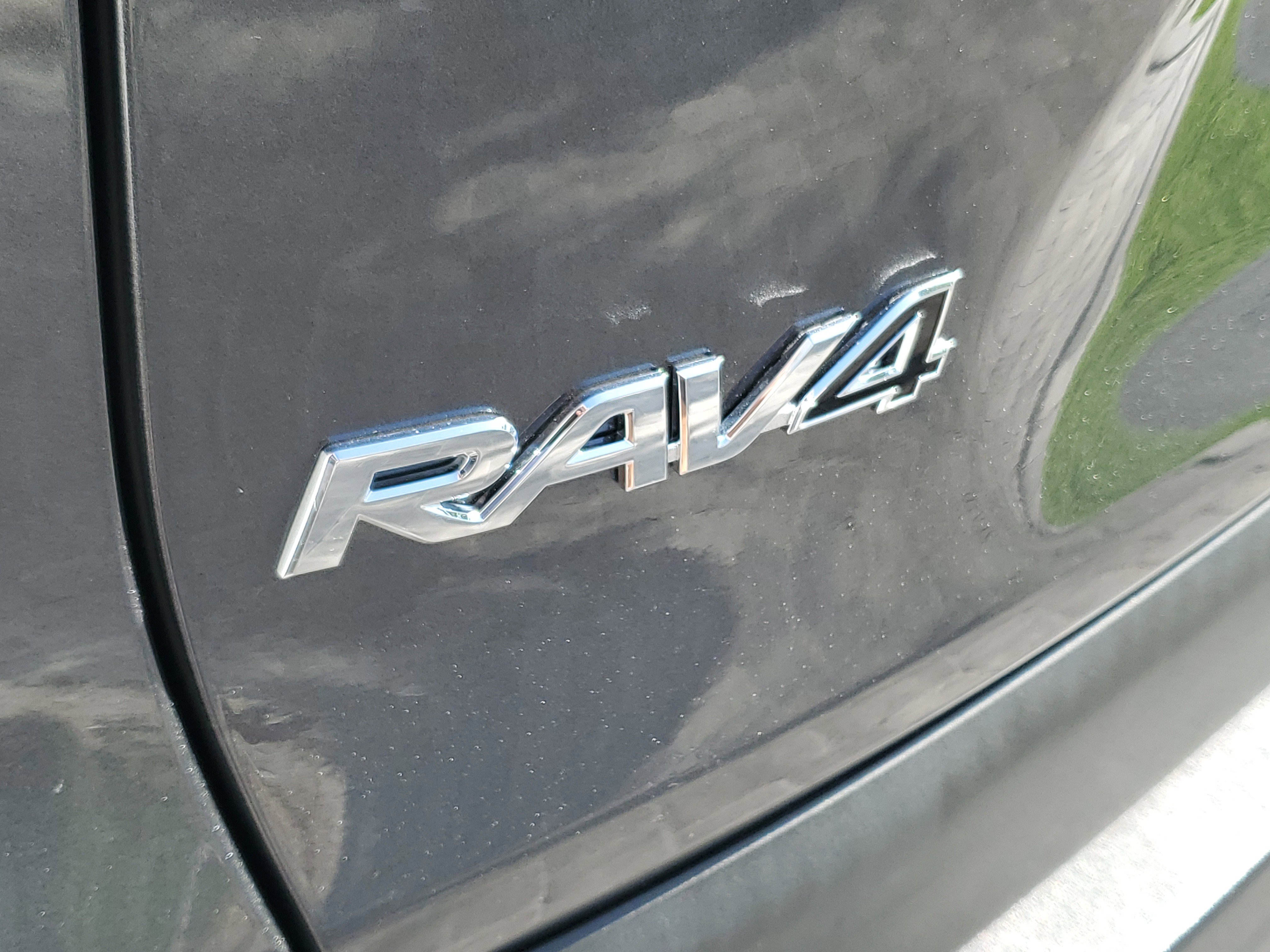 Used 2021 Toyota RAV4 XLE Premium image 7