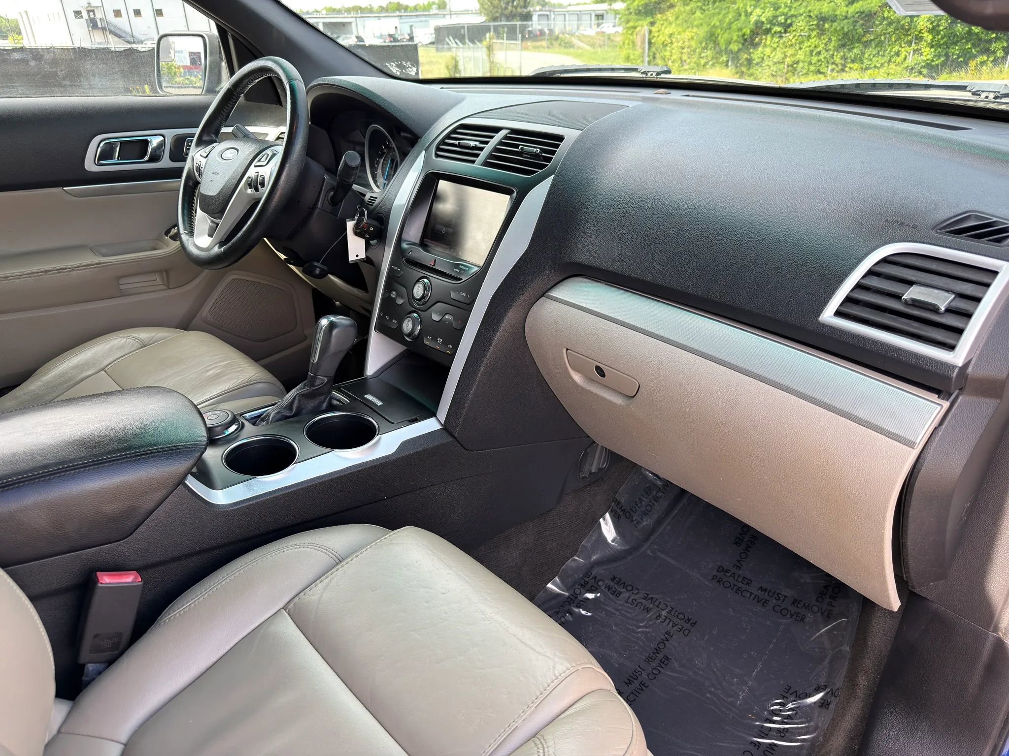 Used 2014 Ford Explorer XLT w/ Equipment Group 202A AWD/4WD image 19
