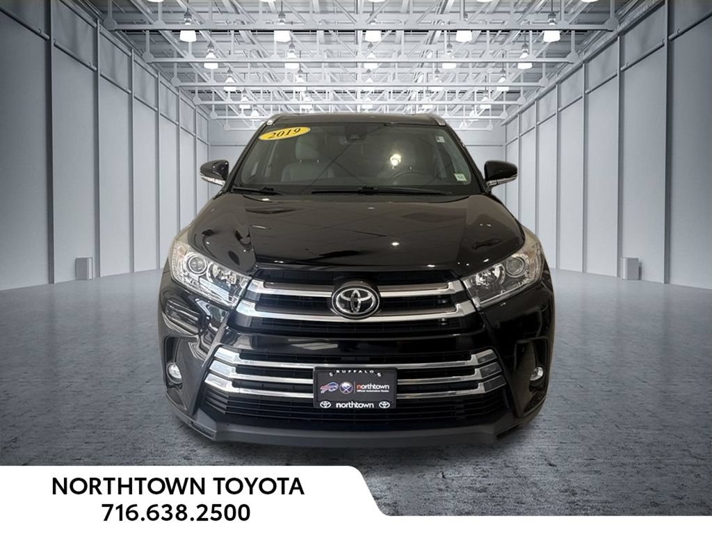 Used 2019 Toyota Highlander Limited AWD/4WD image 3