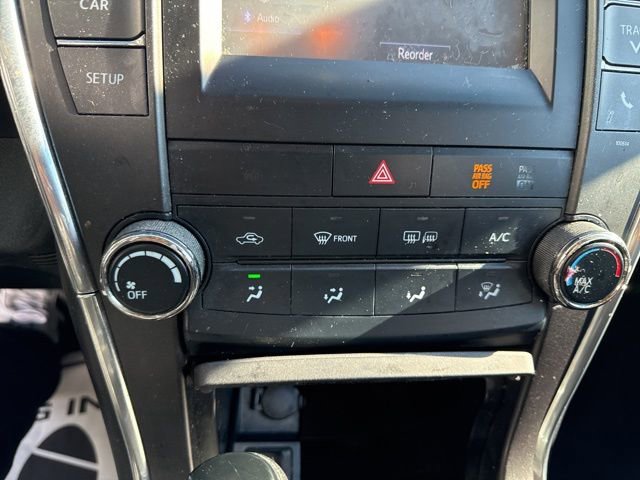 Used 2017 Toyota Camry SE w/ Moonroof Package image 16