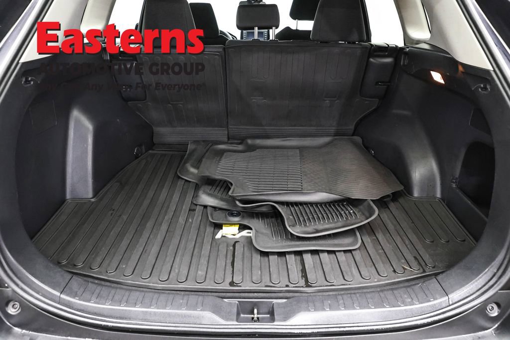 Used 2021 Toyota RAV4 LE image 9