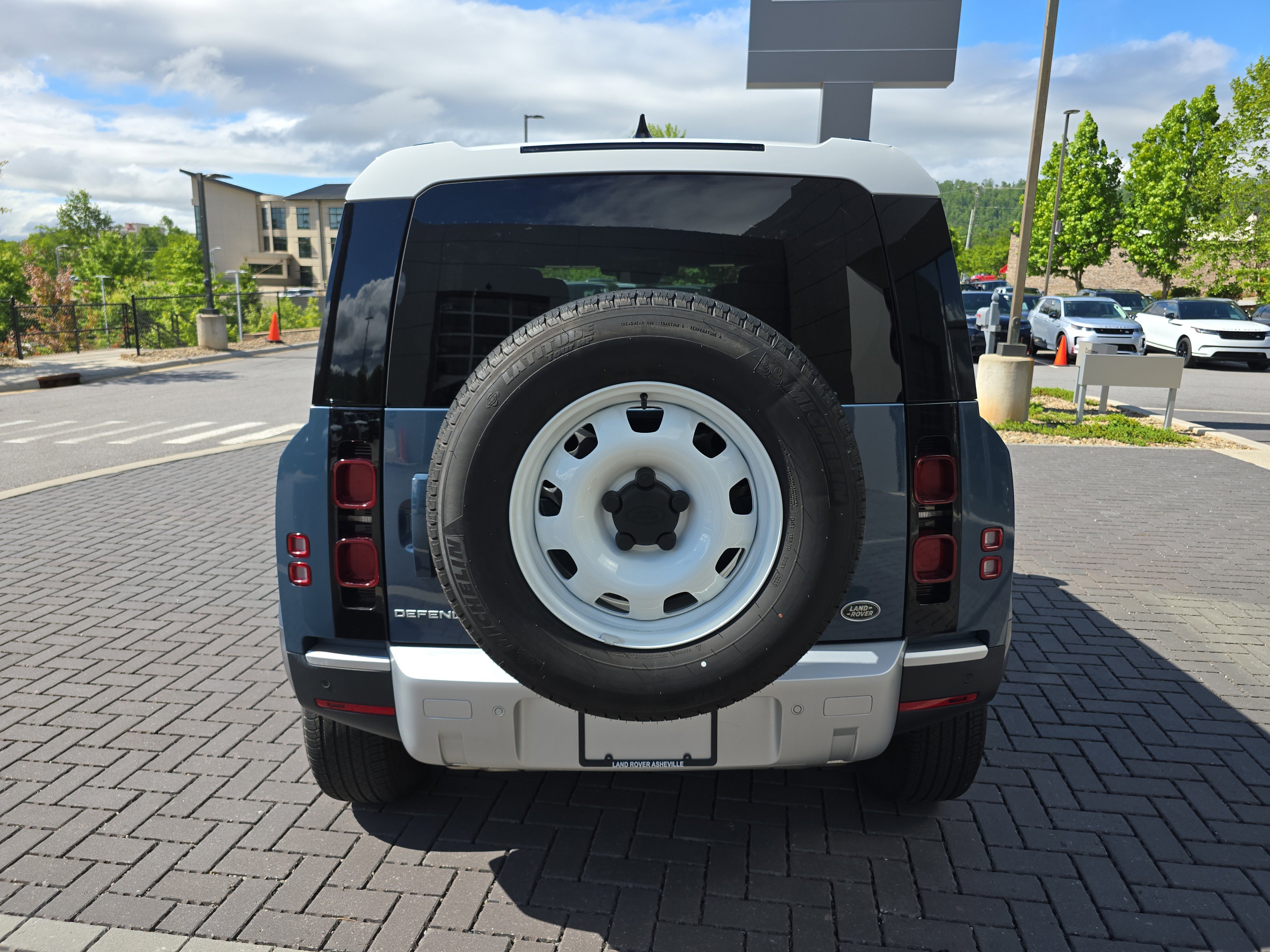Certified 2023 Land Rover Defender 110 S AWD/4WD image 6