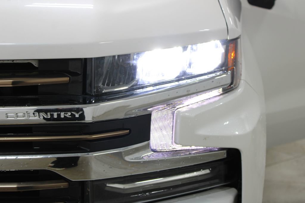 Used 2019 Chevrolet Silverado 1500 High Country w/ Technology Package AWD/4WD image 17