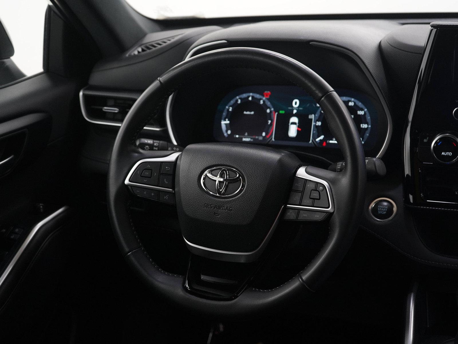 Used 2025 Toyota Highlander XSE AWD/4WD image 17