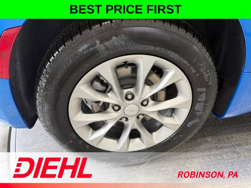 New 2027 Chrysler Pacifica Select AWD/4WD image 8