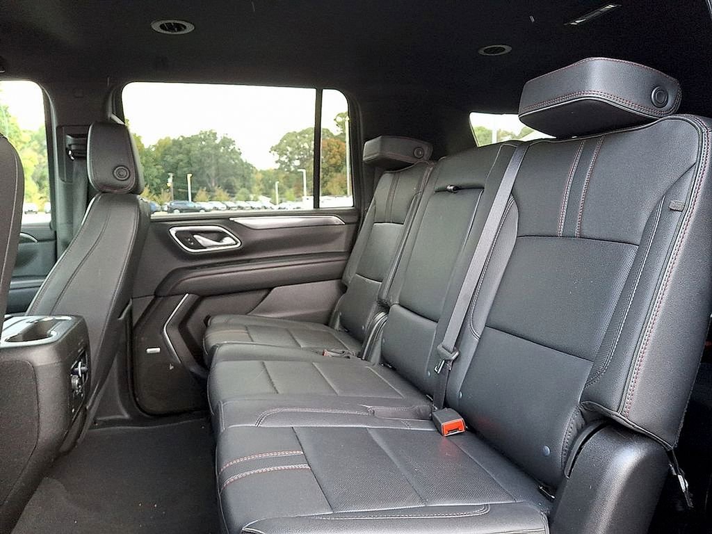 Used 2024 Chevrolet Suburban RST image 10