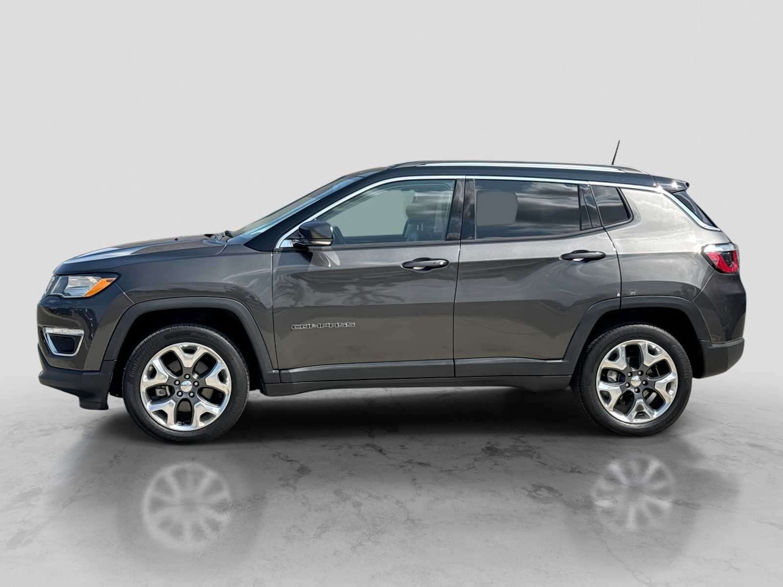 Used 2018 Jeep Compass Limited w/ Navigation Group AWD/4WD image 3