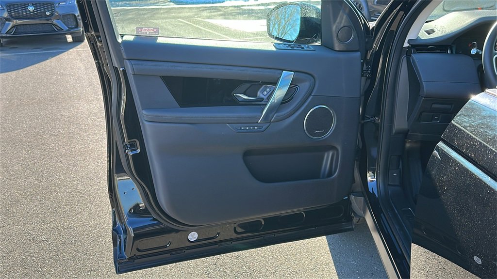 Used 2024 Land Rover Discovery Sport S image 8