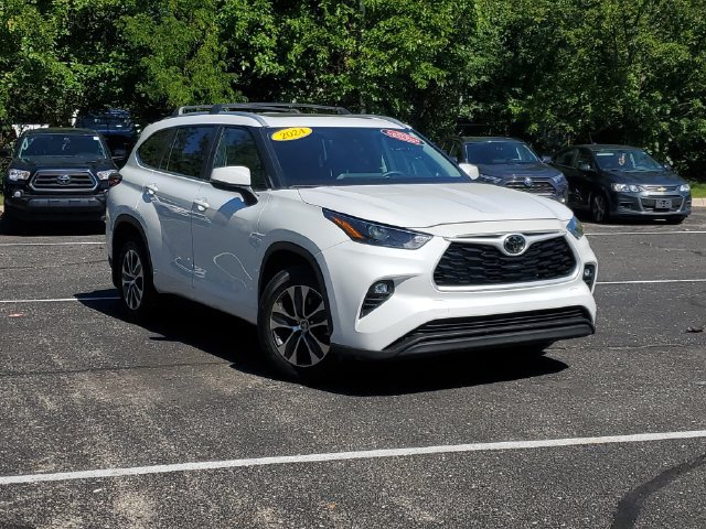 Used 2023 Toyota Highlander XLE AWD/4WD image 35