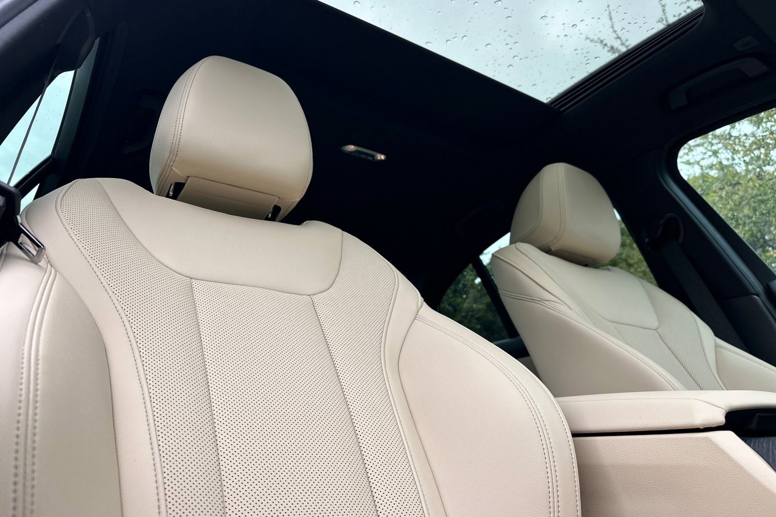 Used 2025 BMW 330i Sedan w/ Premium Package image 20