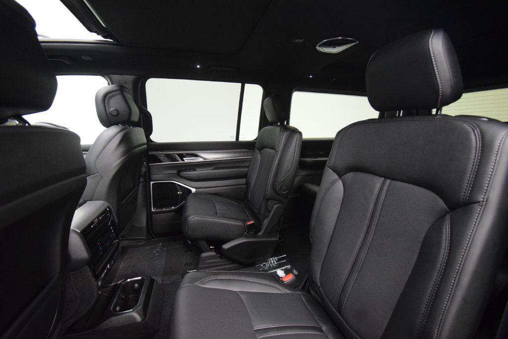 New 2026 Jeep Grand Wagoneer Limited AWD/4WD image 36