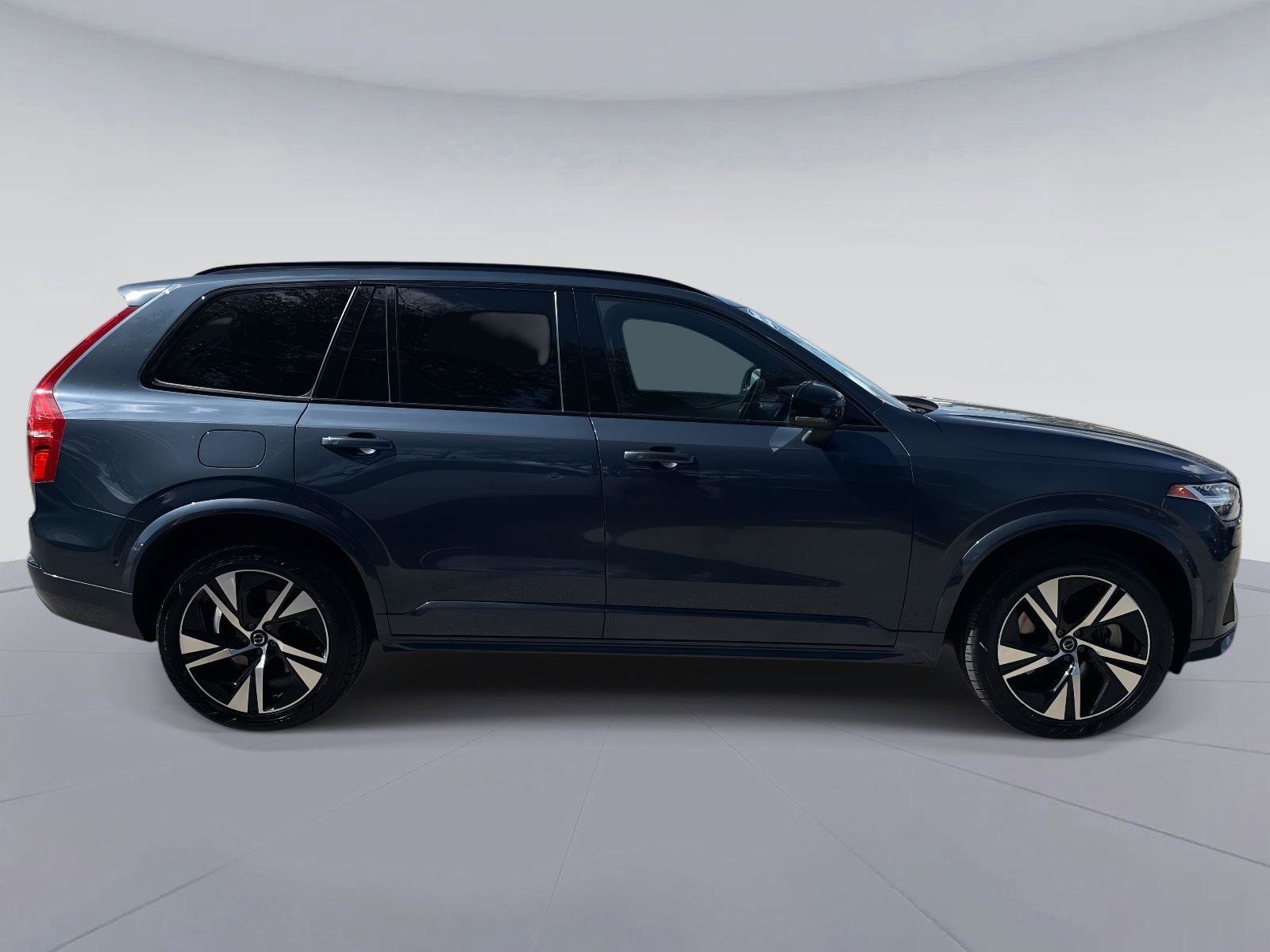 Used 2022 Volvo XC90 T8 R-Design image 2