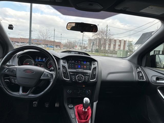 Used 2017 Ford Focus ST image 3