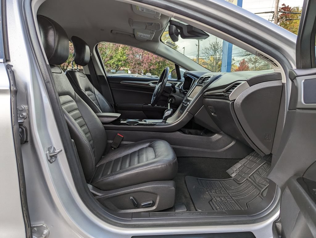 Used 2014 Ford Fusion Energi SE w/ Driver Assist Package FWD image 29