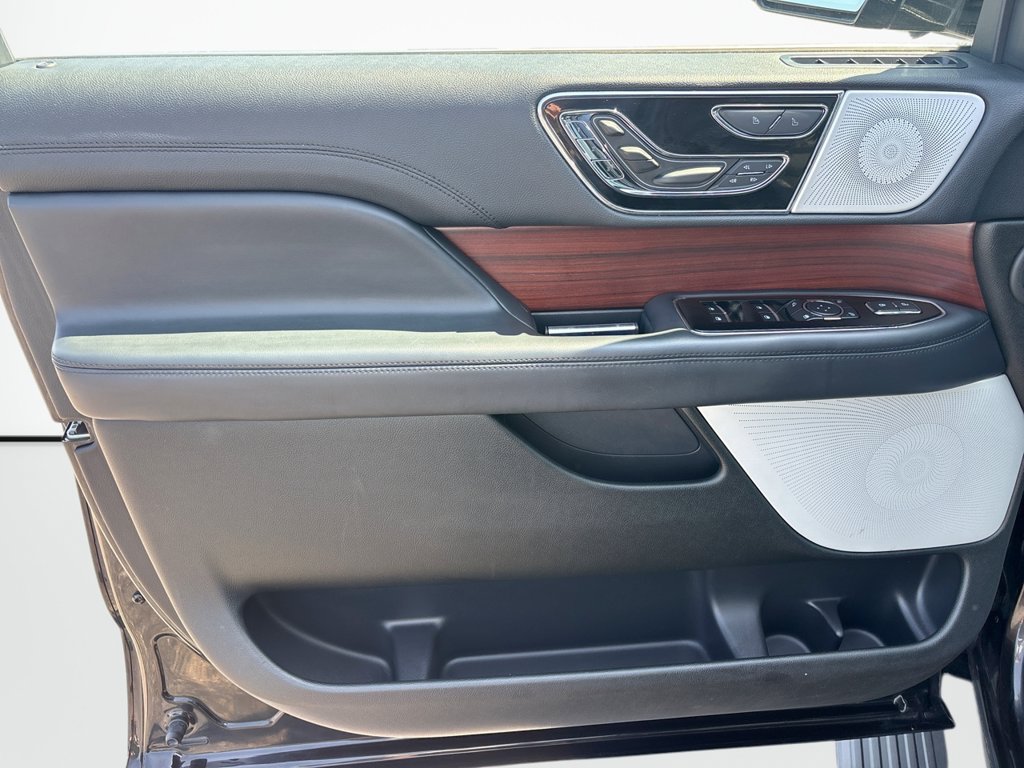 Used 2023 Lincoln Navigator L Reserve AWD/4WD image 27