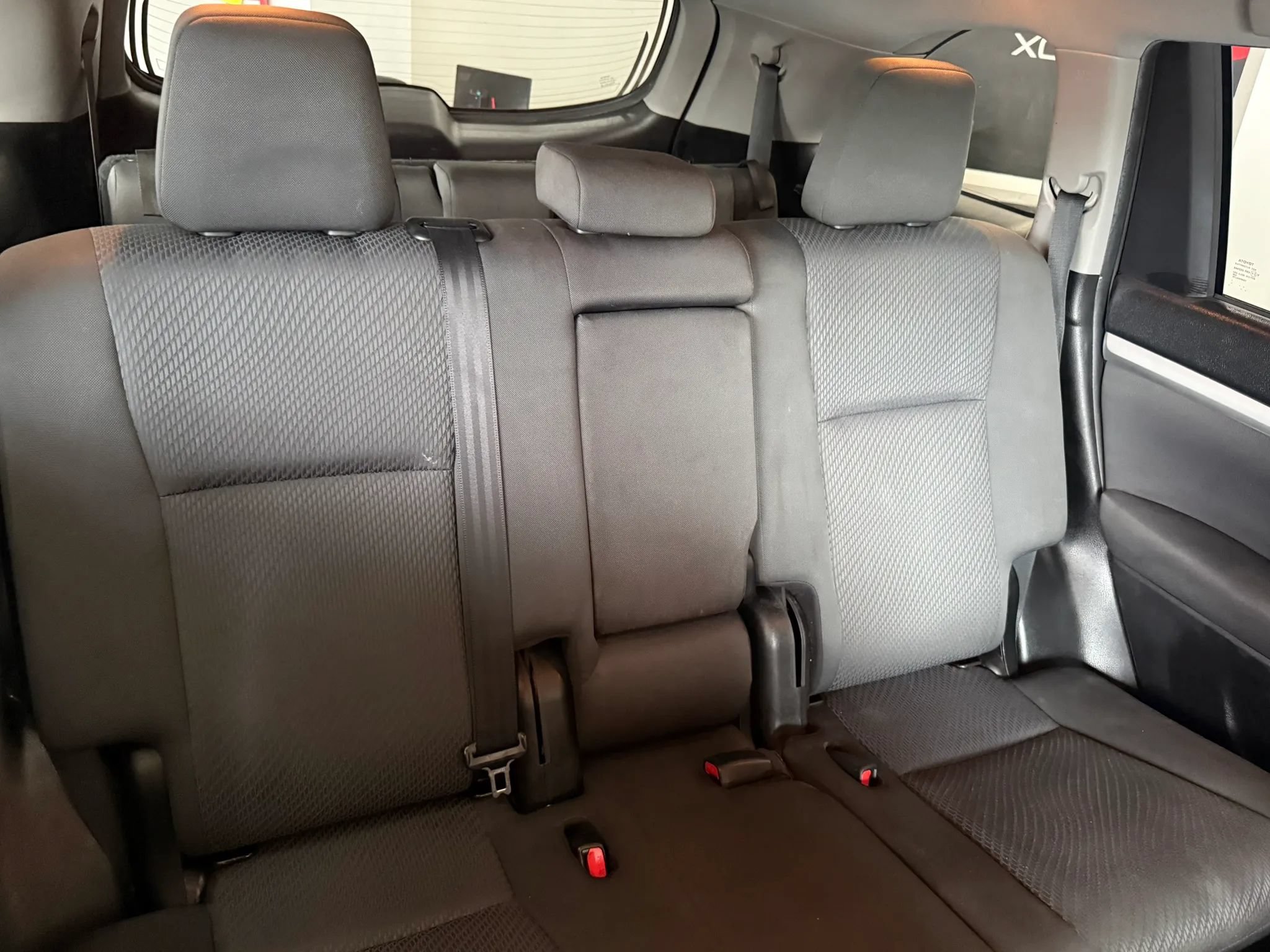 Used 2019 Toyota Highlander LE AWD/4WD image 24