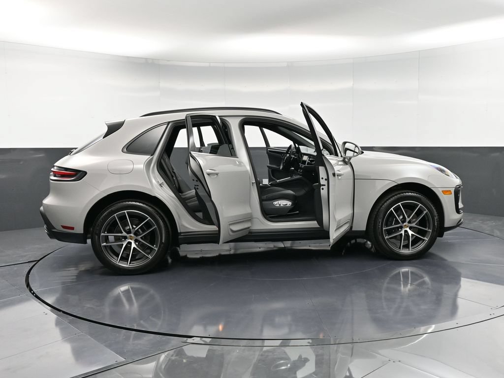 Certified 2026 Porsche Macan AWD/4WD image 35