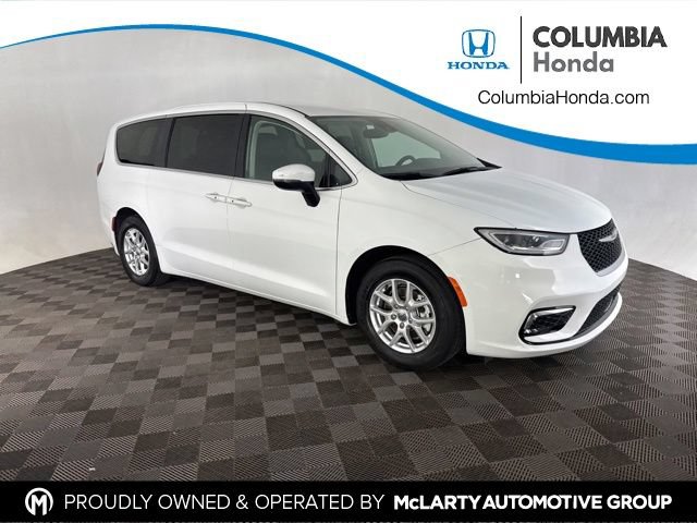 Used 2023 Chrysler Pacifica Touring-L FWD 360° Tour
