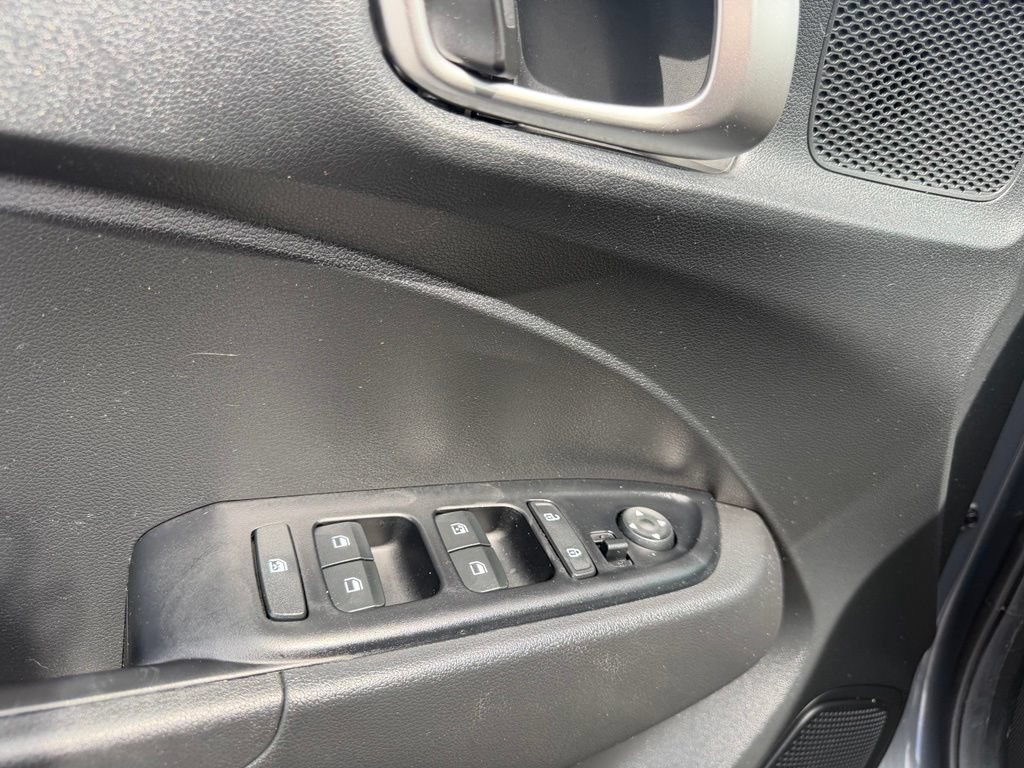 Used 2024 Hyundai Venue SEL FWD image 26