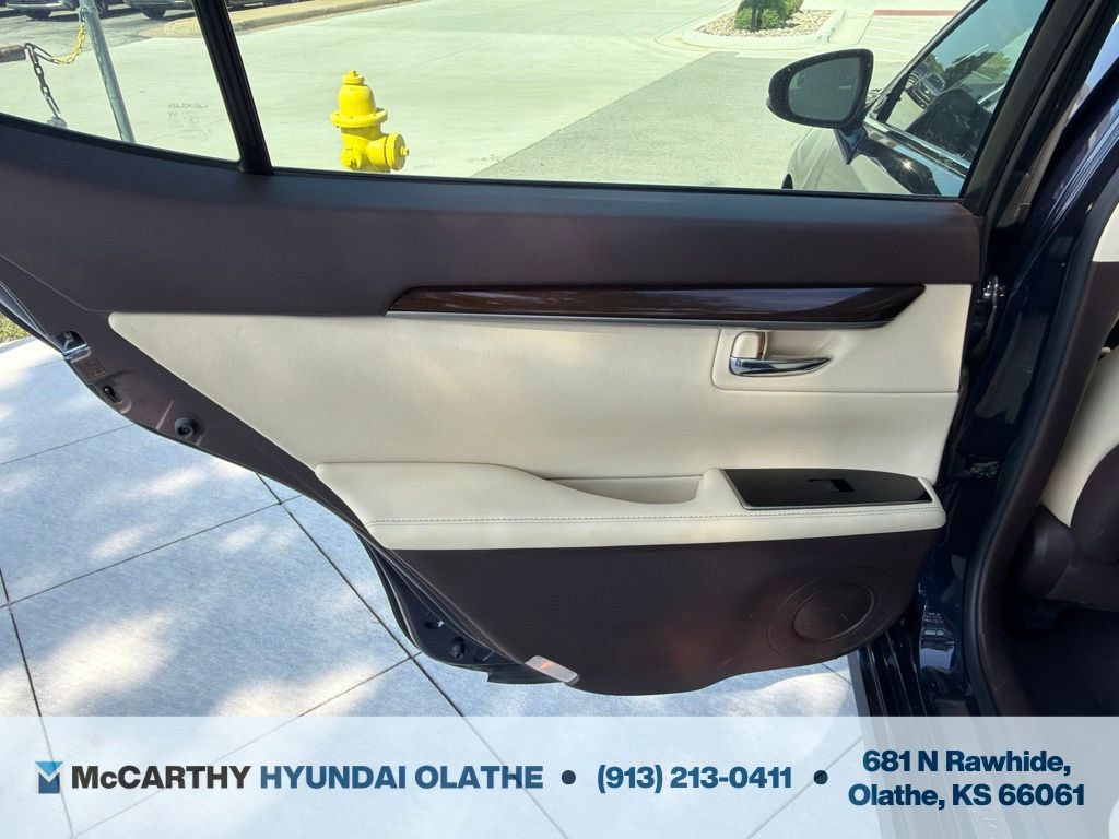 Used 2016 Lexus ES 350 w/ Luxury Package w/Wood Trim FWD image 20