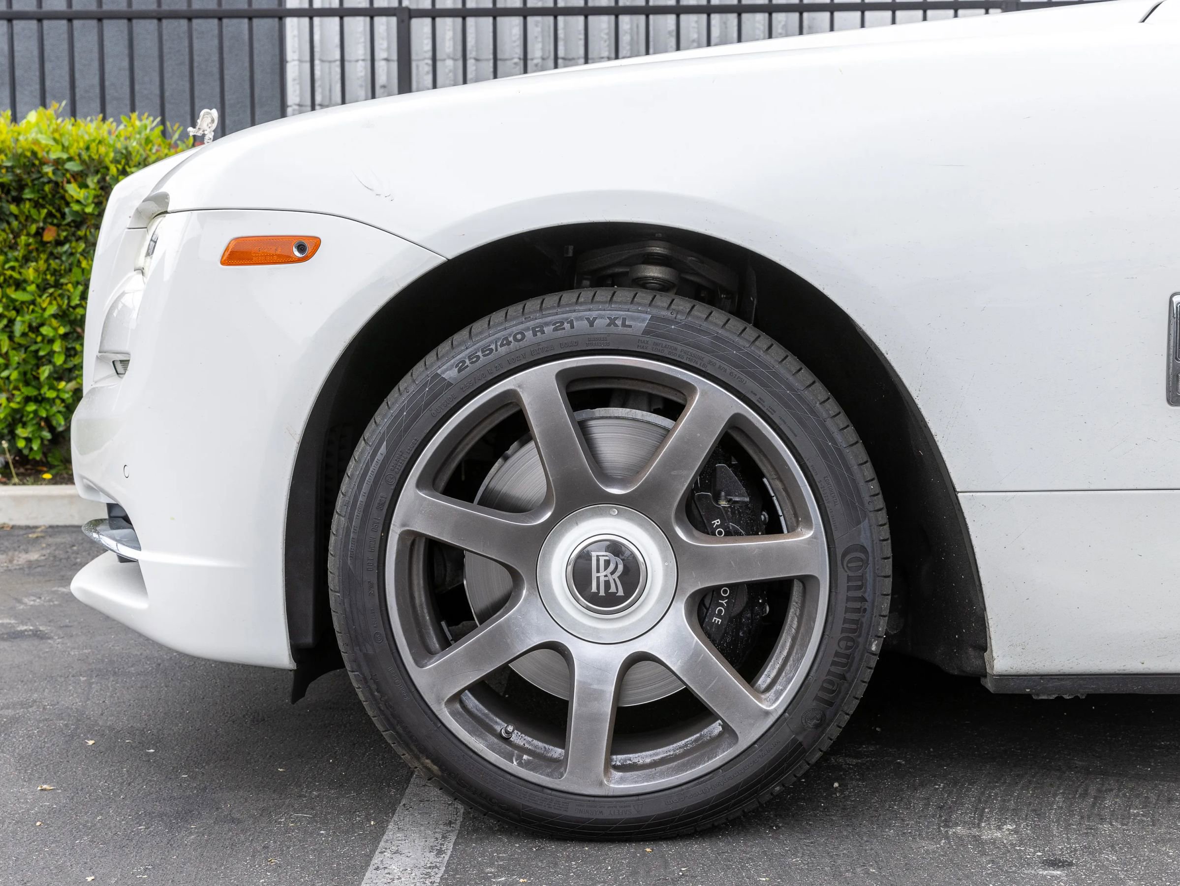 Used 2020 Rolls-Royce Dawn image 8