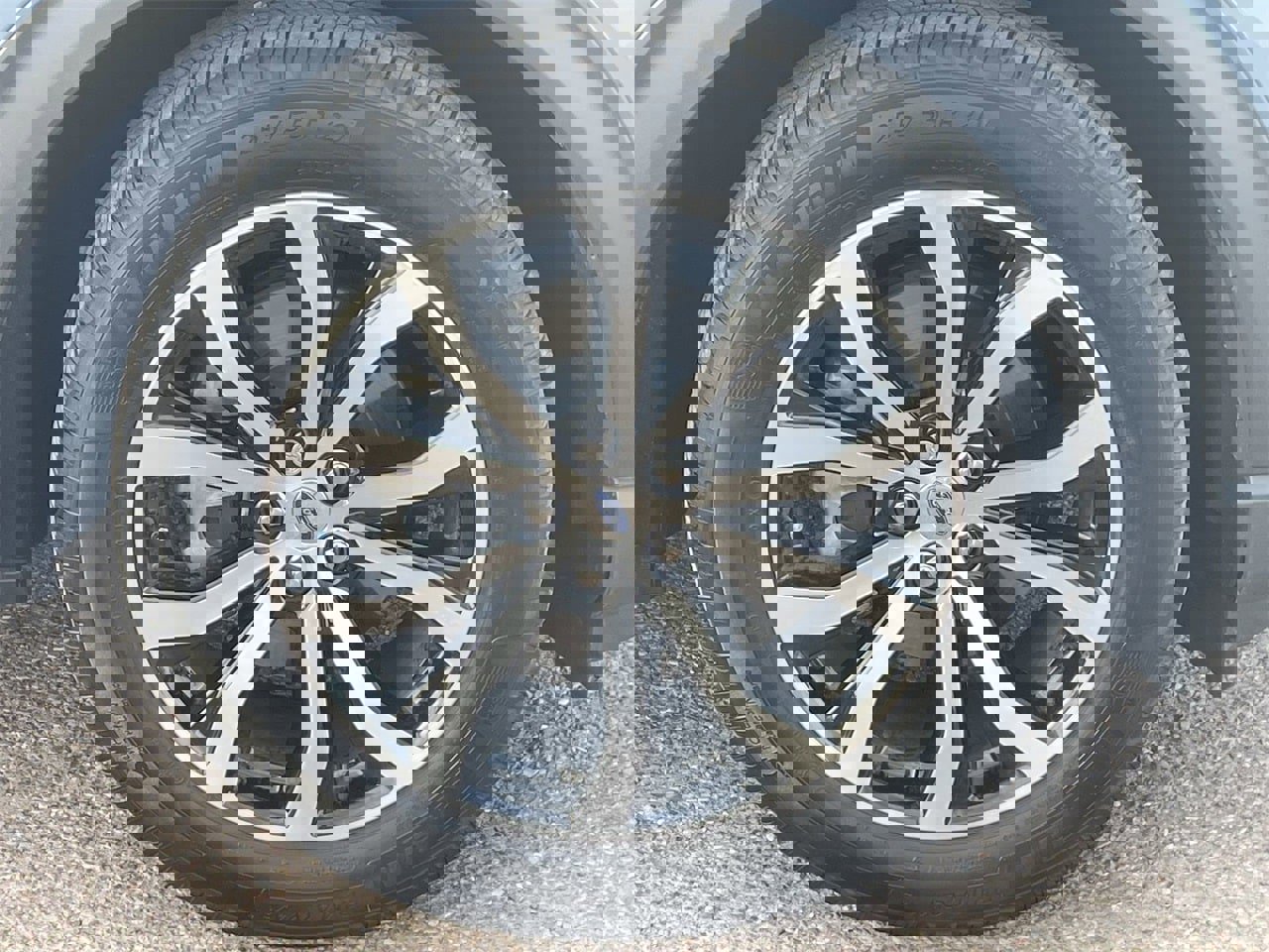 Used 2025 Ford Explorer ST-Line w/ Premium Package image 9