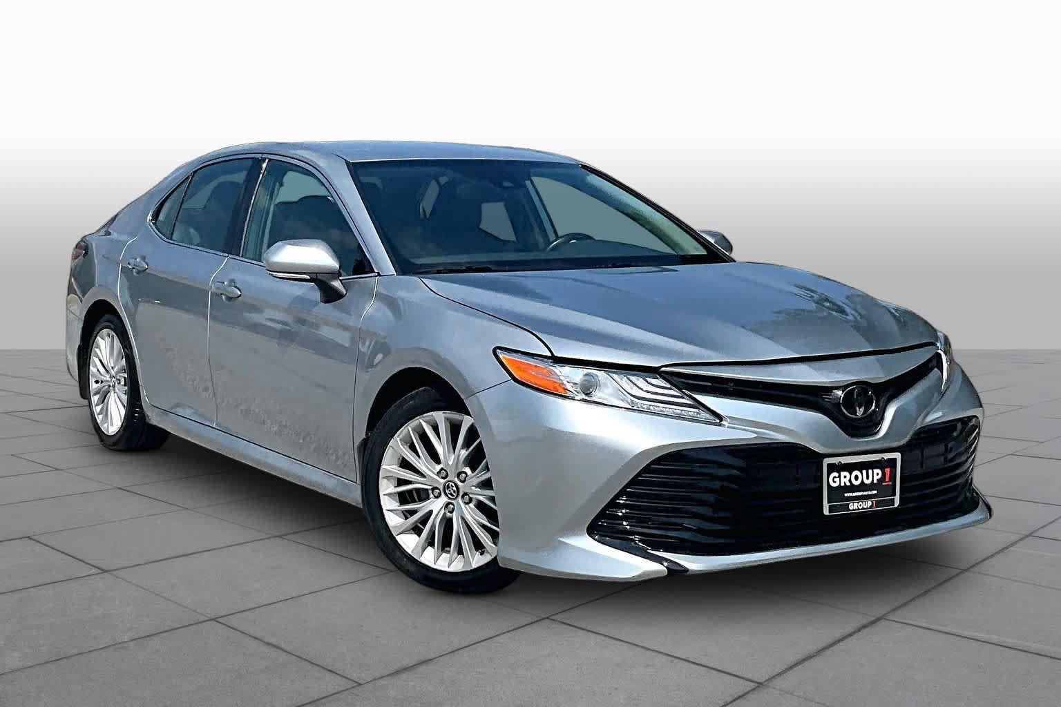 Used 2020 Toyota Camry XLE FWD image 3