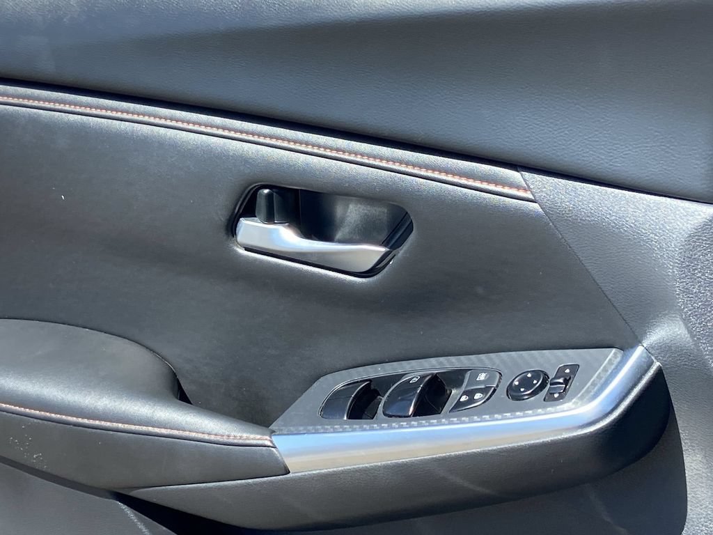 Used 2025 Nissan Sentra SR FWD image 18