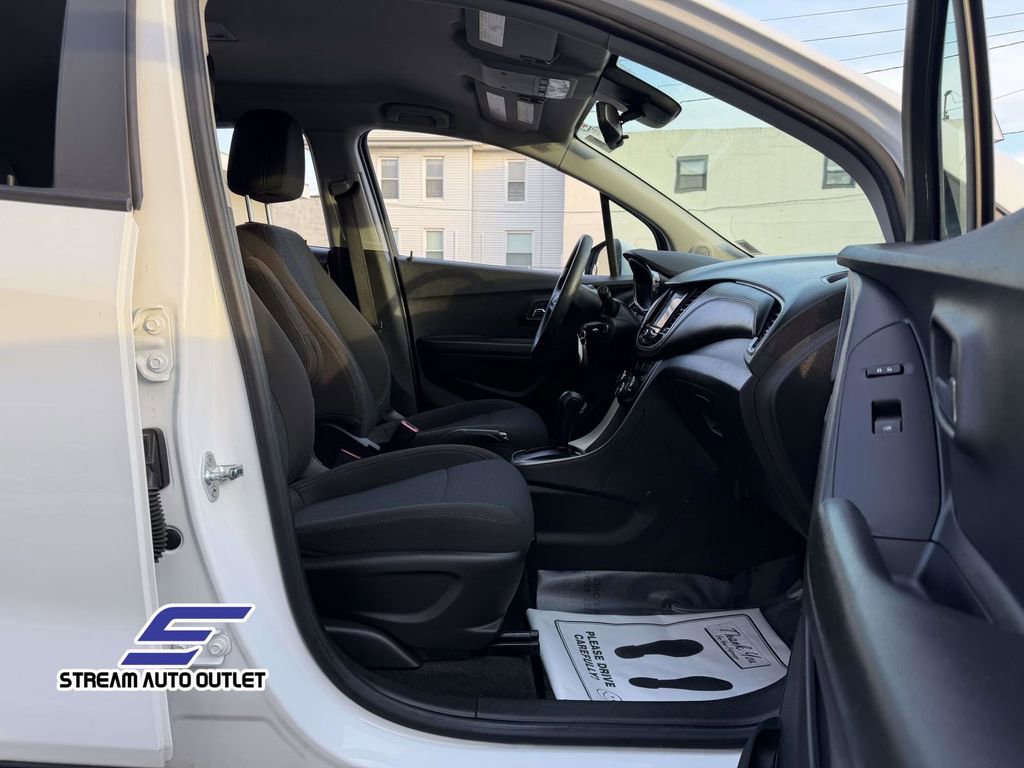 Used 2021 Chevrolet Trax LS w/ Tint and Cruise Package image 13