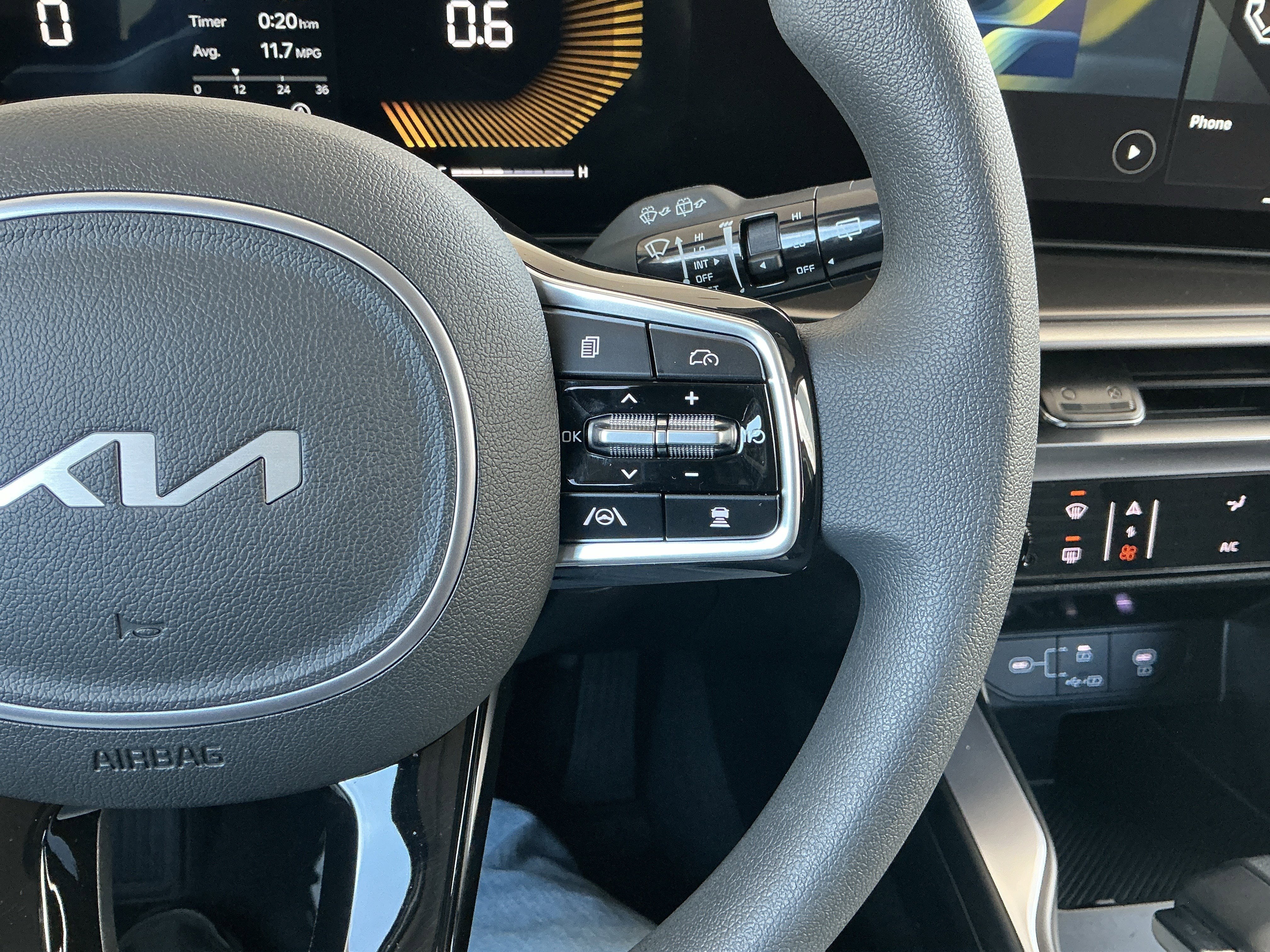 Used 2025 Kia Sorento LX image 13