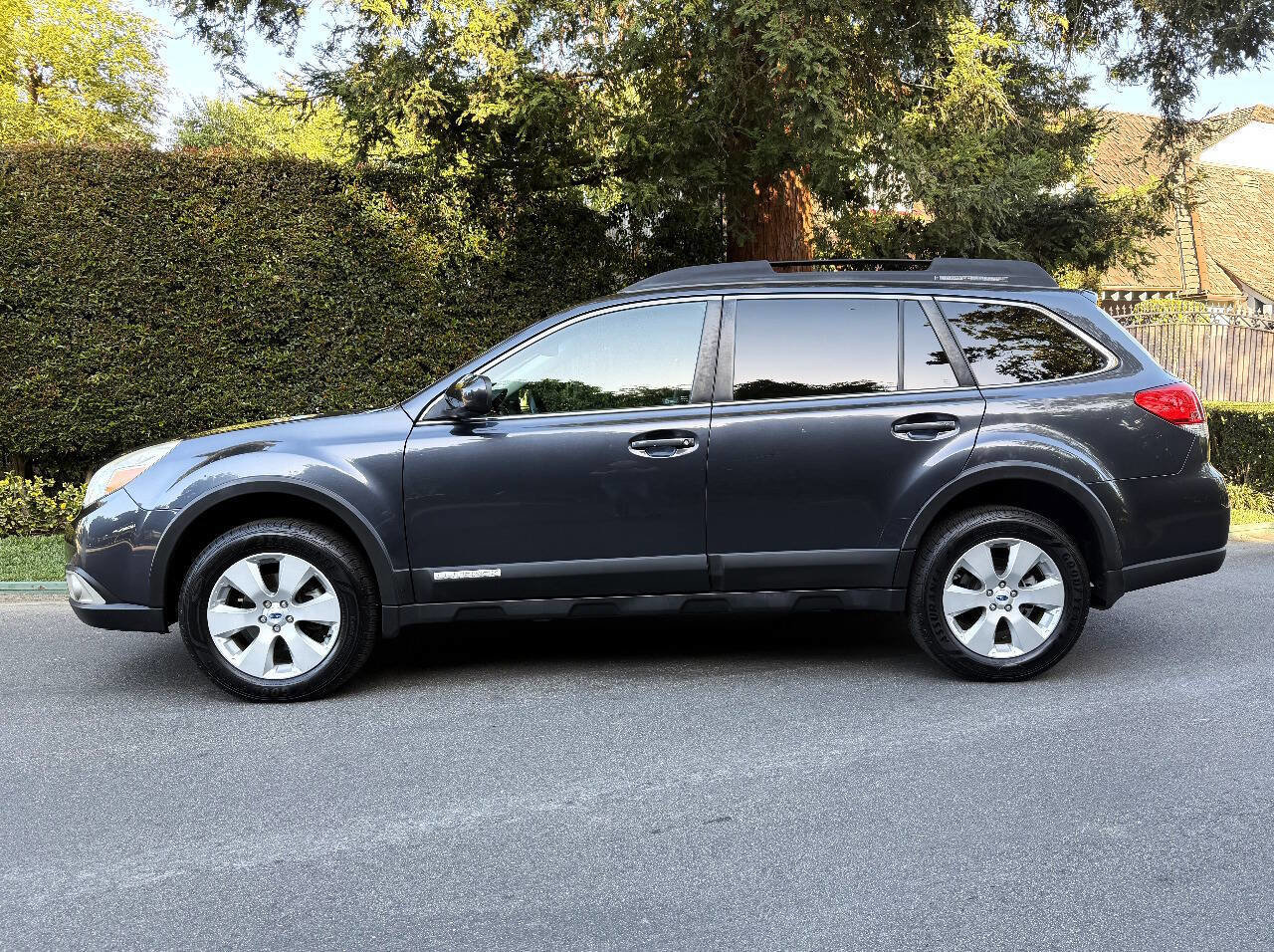 Used 2012 Subaru Outback 2.5i Limited AWD/4WD image 4
