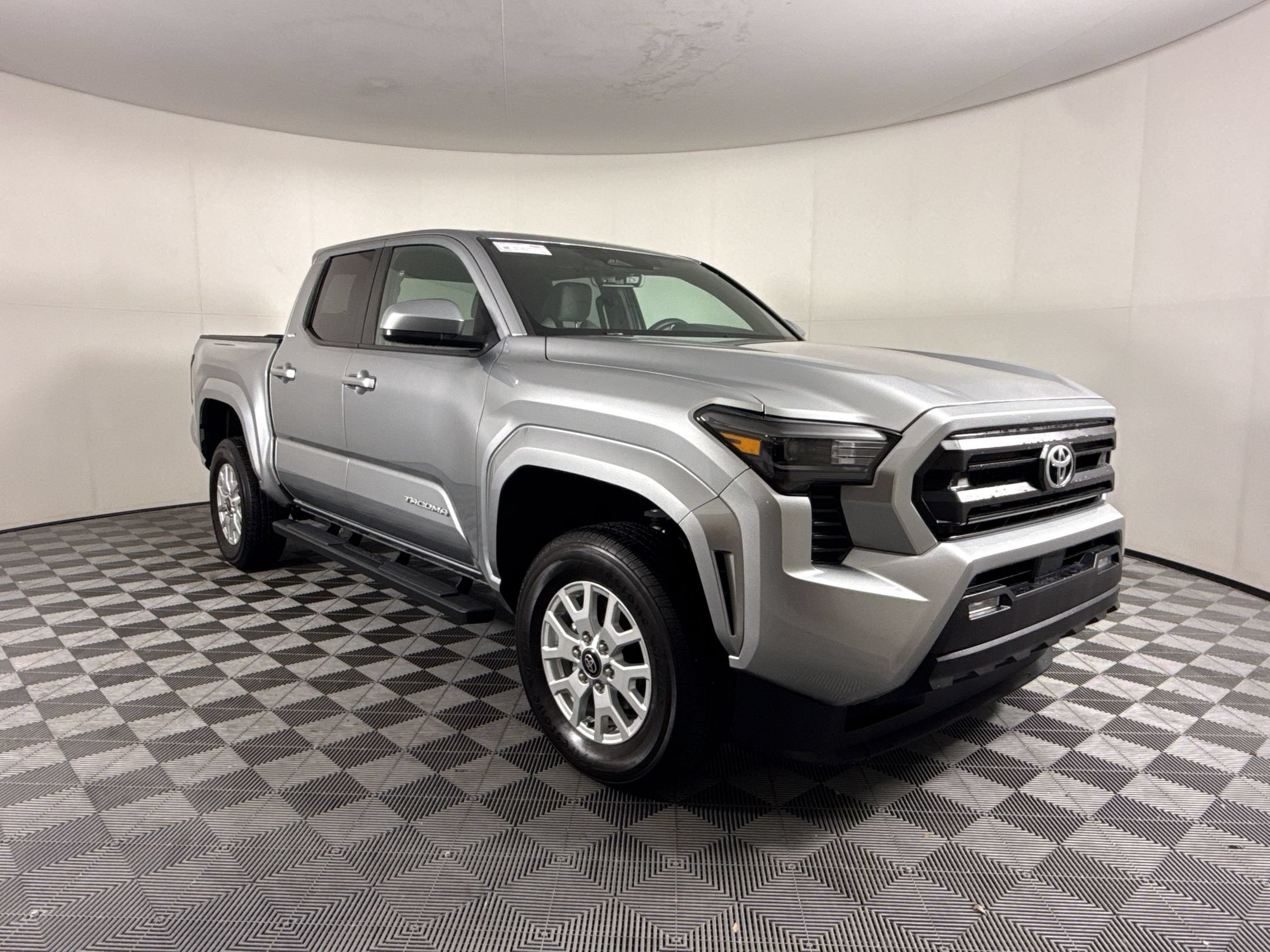 Used 2024 Toyota Tacoma SR5 RWD image 7