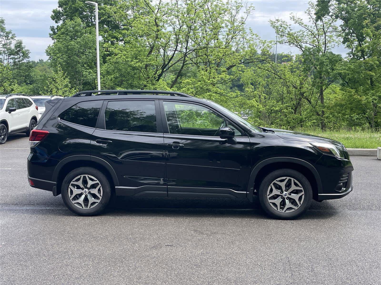 Certified 2023 Subaru Forester Premium AWD/4WD image 6