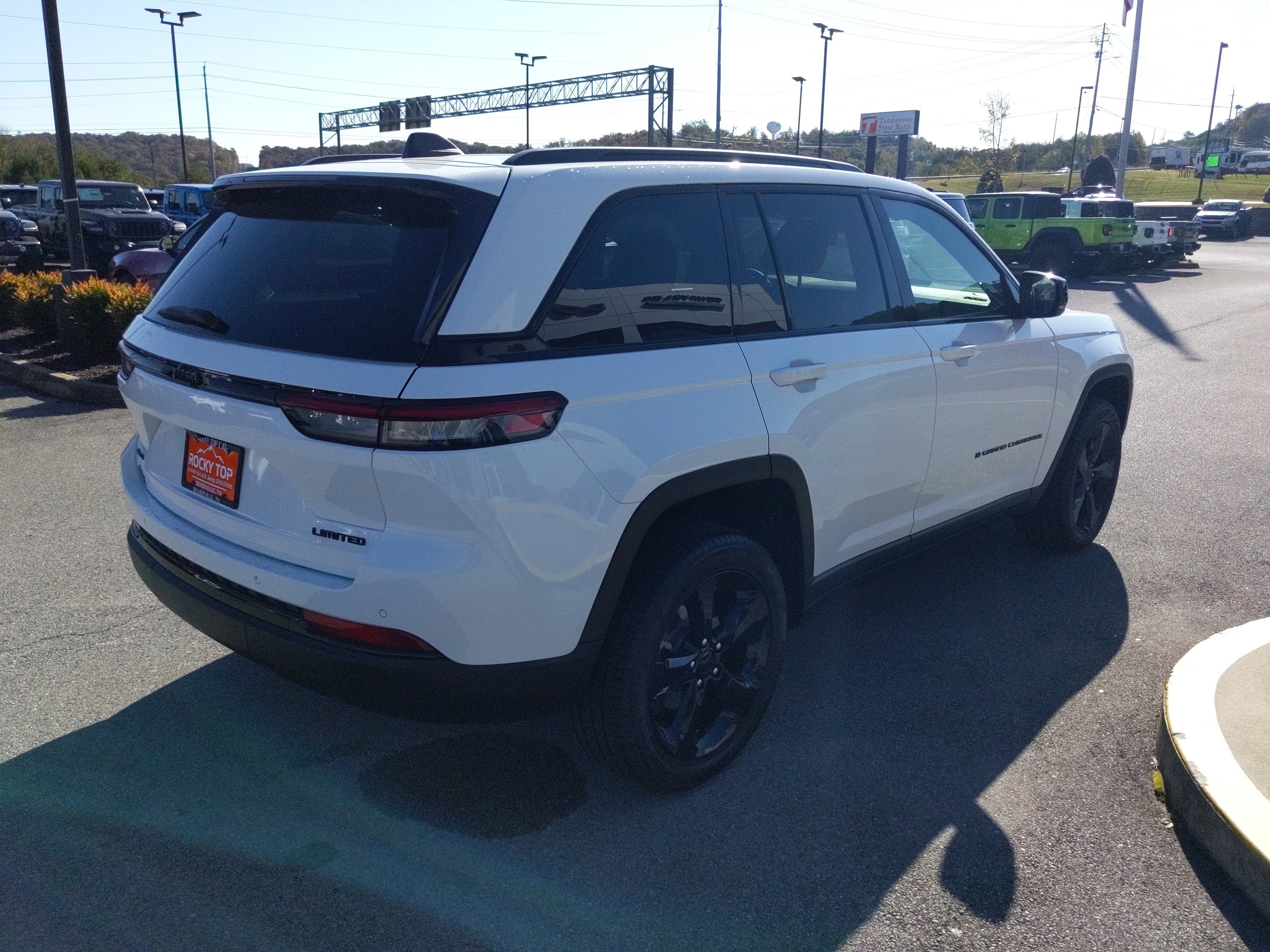 New 2025 Jeep Grand Cherokee Limited w/ Black Appearance Package AWD/4WD image 6