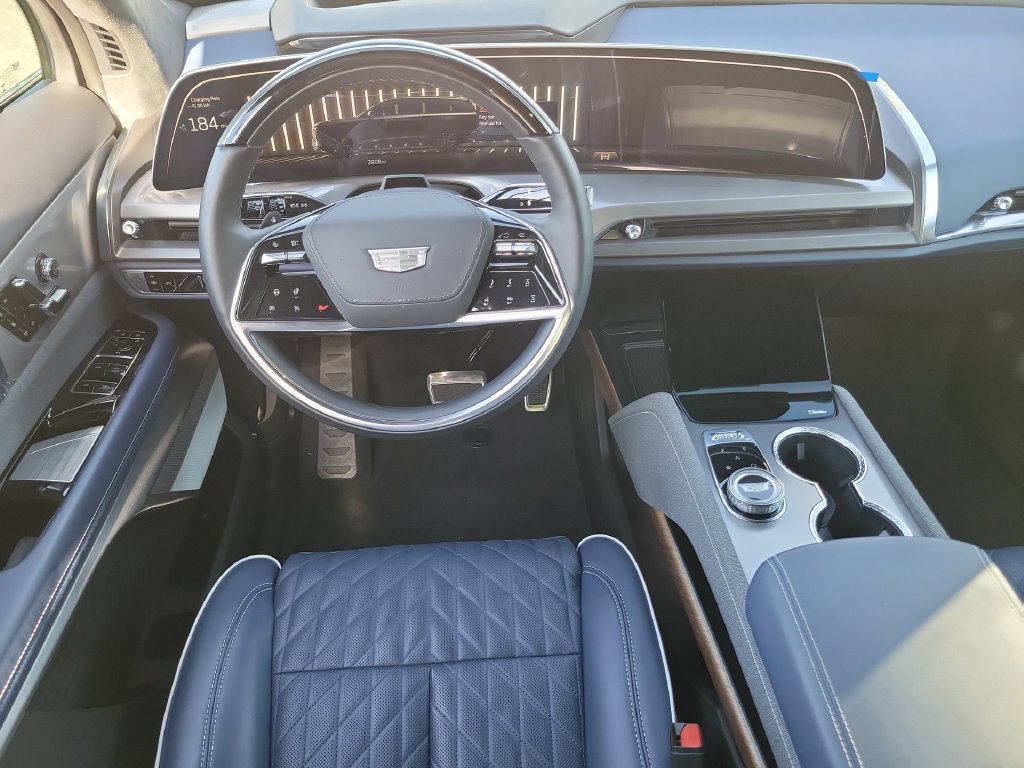 Used 2026 Cadillac Vistiq Premium Luxury AWD/4WD image 11