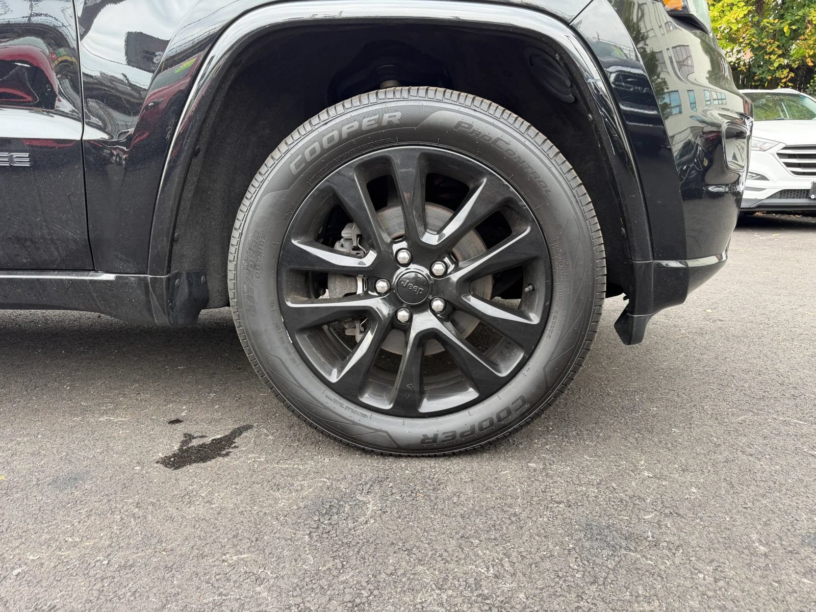 Used 2019 Jeep Grand Cherokee Altitude AWD/4WD image 27